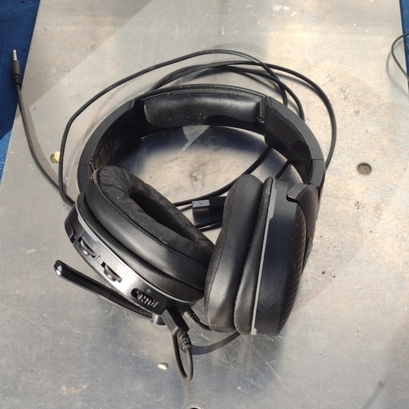 Turtle Beach A3300 Black Gaming Headset with Microphone NWOT - Picture 1 of 2